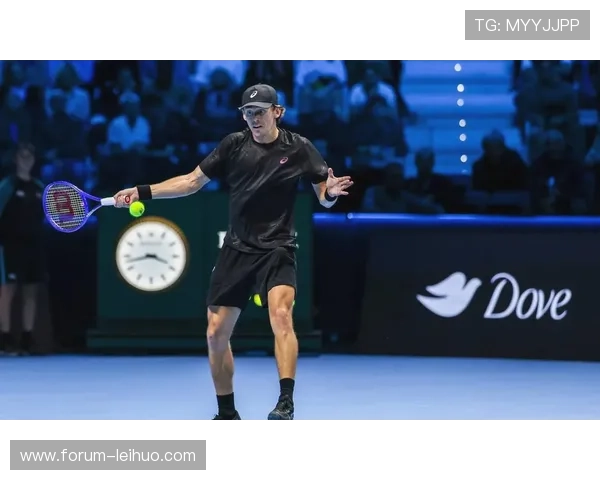 网球赛季精彩纷呈 各大赛事冠军争夺战激烈上演